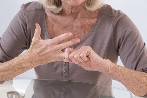 How does cold weather affect arthritis and what can you do to alleviate pain and discomfort?