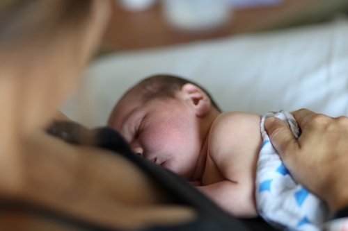 Skin-to-skin contact between mother and child is important.